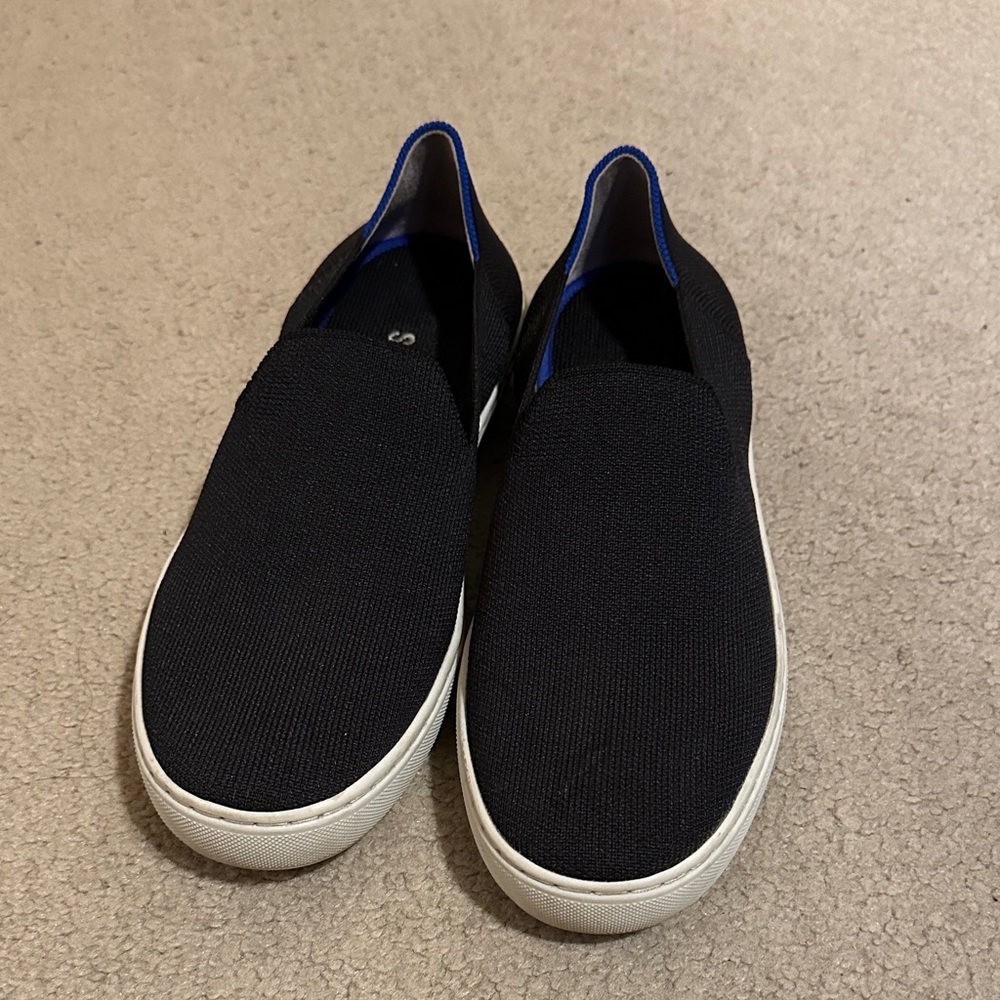 Women’s original Rothy’s sneaker, black, size 8.5